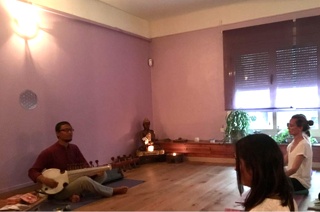 recital canto vedico en escuela de yoga kaivalya recital canto vedico en escuela de yoga kaivalya
