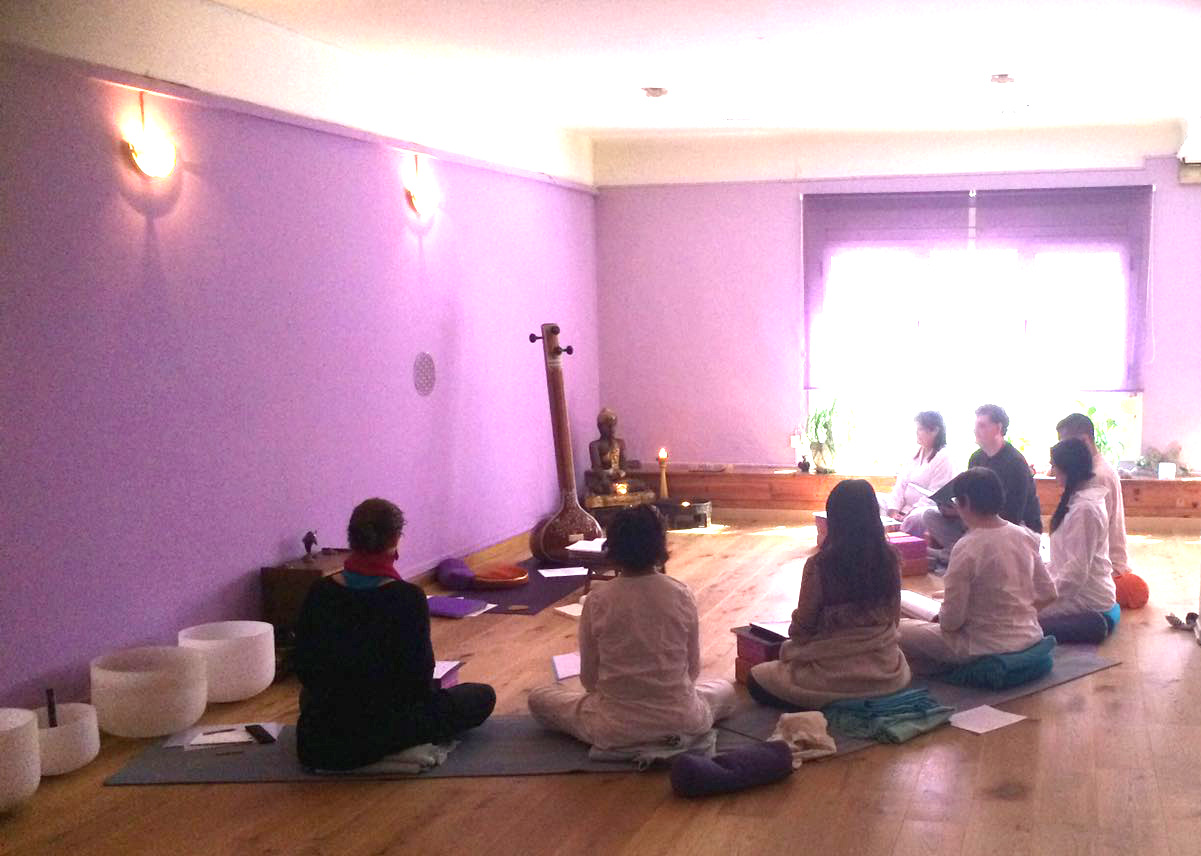 sonoterapia concierto de canto vedico en escuela d eyoga en barcelona escuela kaivalya sonoterapia concierto de canto vedico en escuela d eyoga en barcelona escuela kaivalya